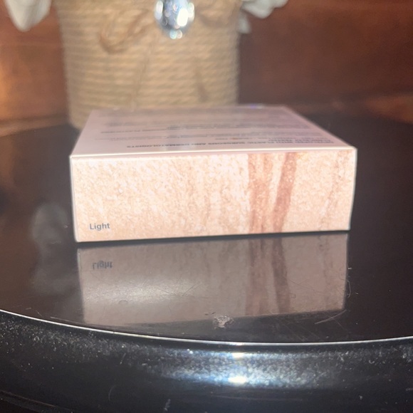 IT CELEBRATION FOUNDATION ILLUMINATION full coverage anti-aging hydrating powder - Picture 2 of 7